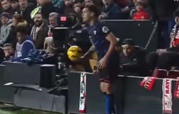 Întâmplare șocantă în prima ligă din Spania! Fotbalist agresat sexual de suporteri chiar în timpul meciului